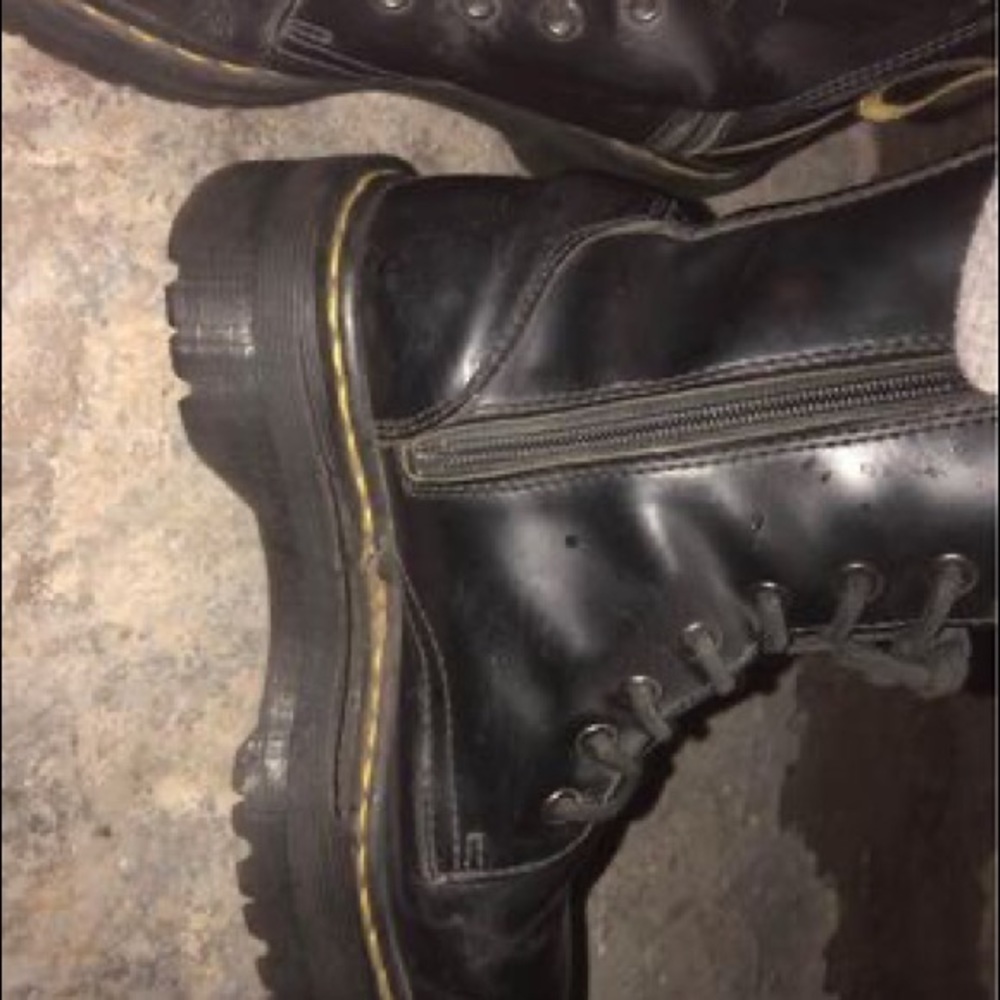 Platform black dr martens